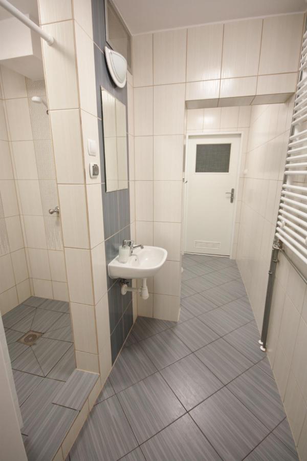 Auberge de jeunesse Studencki Dom Marynarza Pasat à Szczecin Extérieur photo
